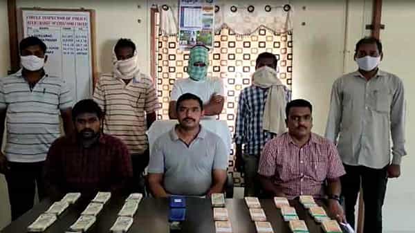 Maoist Sympathisers : తూ.గో జిల్లా మన్యంలో మావోలకు లక్షల రూపాయల సొమ్ములు తరలిస్తోన్న సానుభూతిపరులు అరెస్ట్