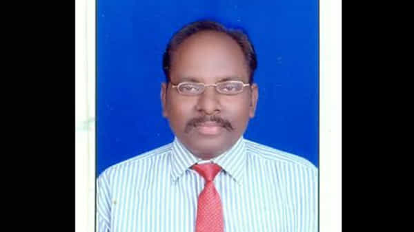Nellore Crime News: పనిమనిషి ఉంటేనే ఇంట్లో ఉంటాను.. భార్యా, కుమారుడిని ఇంట్లో పెట్టి తాళం వేసిన ప్రొఫెసర్