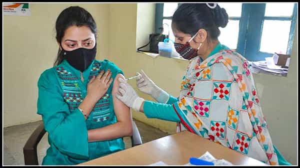 Global Vaccination: కోవిడ్ వ్యాక్సినేషన్లో సరికొత్త రికార్డు.. బ్రిటన్, అమెరికాలను దాటేసిన భారత్