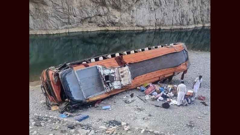 Pakistan Bus Accident: పాకిస్తాన్ లో ఘోర రోడ్డు ప్రమాదం..23 మంది మృతి..39 మంది పరిస్థితి విషమం!