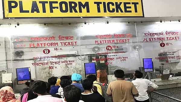 Platform Tickets : ప్లాట్ ఫాం టికెట్ సేవలను ప్రారంభించిన రైల్వే..! టికెట్ ధరలు పెంచిన స్టేషన్లు..? ఎందుకో తెలుసా..
