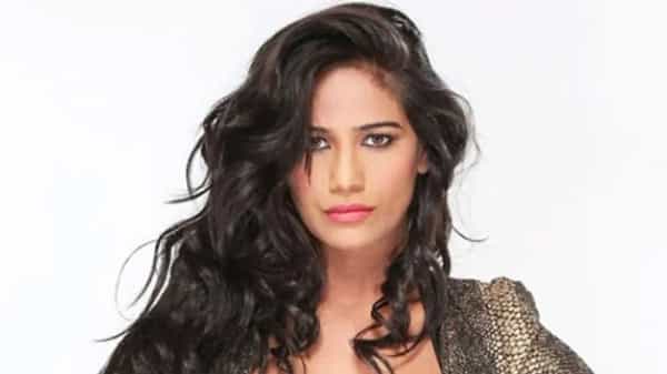 Poonam Pandey: భారత్- న్యూజిలాండ్ క్రికెట్ పై షాకింగ్ కామెంట్స్ చేసిన పూనమ్ పాండే.. భర్త రియాక్షన్..