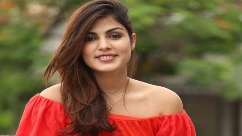 Rhea Chakraborty: తొమ్మిదేళ్ళ తర్వాత రీఎంట్రీ ఇస్తున్న యంగ్ హీరోయిన్.. ఆ టాలీవుడ్ స్టార్ హీరో సినిమాలో రియా..