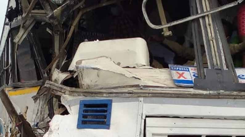 Warangal Road Accident : వరంగల్ జిల్లాలో ఘోర రోడ్డు ప్రమాదం.. 20 మందికి తీవ్ర గాయాలు..