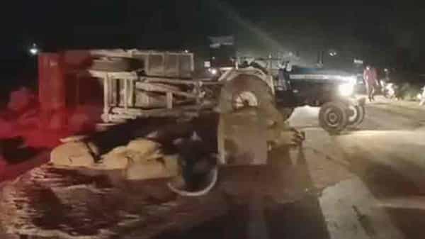 Concrete mixer lorry : కాంక్రీట్ మిక్సర్ లారీ బీభత్సం.. ఒక ట్రాక్టర్, రెండు బైక్ లను ఢీకొనడంతో నలుగురు మృత్యువాత