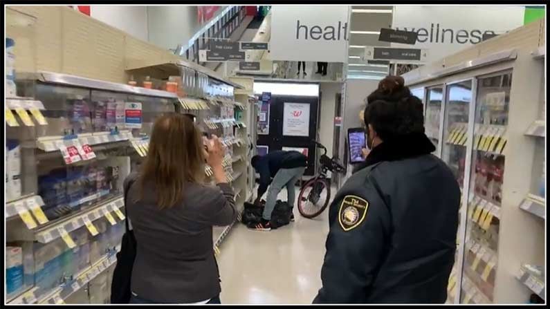 భలే ! పోలీసులు చూస్తుండగానే షాపుల్లో చిన్నపాటి దొంగతనాలు..! అమెరికాలో ఇదో కొత్త 'చట్టం '!