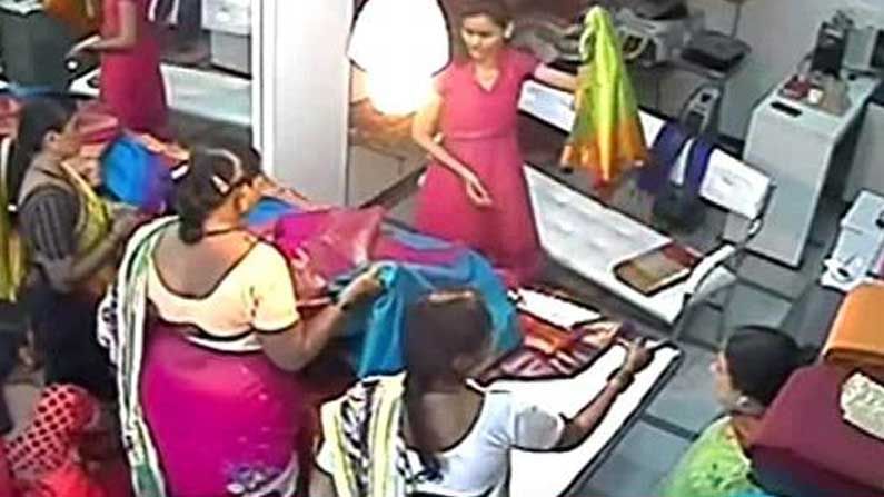 Telangana Crime News: కిలాడీ లేడీస్‌.. కాస్ట్లీ  చీరలే టార్గెట్‌.. దొంగ‌త‌నం చేసిన  24 గంట‌ల్లోనే క‌ట‌క‌టాల వెన‌క్కు..!