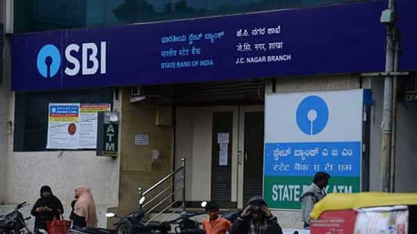SBI కస్టమర్లకు బంపర్ ఆఫర్.. లోన్ ఈఎంఐ కట్టలేని వారి కోసం బ్యాంక్ కీలక నిర్ణయం..