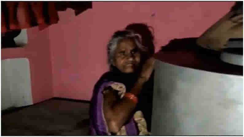 ముఝే నహీ చాహియే ! వ్యాక్సిన్ భయంతో డ్రమ్ము వెనక నక్కిన అవ్వ ! ఆ తరువాత ఏమైందంటే ....?