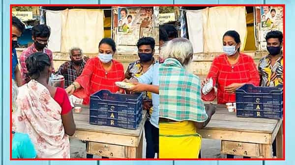 Shakeela Help: ఆకలి తీర్చే దేవతగా మారిన షకీలా..! కుక్ విత్ క్లౌన్ షో నుంచి సేవారంగంలోకి...