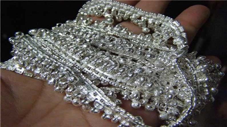 Silver Price Today: స్వల్పంగా పెరిగిన వెండి ధరలు.. దేశంలో ఇవాళ సిల్వర్ రేట్స్ ఇలా ఉన్నాయి...