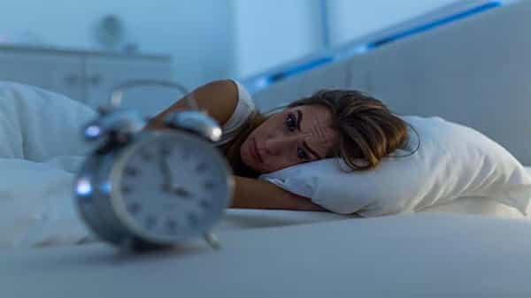 Sleep Less: నిద్రను నిర్లక్ష్యం చేస్తున్నారా..? అయితే మీరు డేంజర్లో పడుతున్నట్లే.. నిద్రలేమితో నష్టాలు..