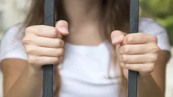 Drugs: ఉద్యోగం వదిలి ప్రియుడితో డ్రగ్స్ వ్యాపారం.. క్రైమ్ కథా చిత్రాన్ని తలపిస్తోన్న శ్రీకాకుళం యువతి జీవితం..
