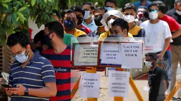 Covid Vaccination: విద్యార్థులు, తల్లిదండ్రుల్లో కొత్త టెన్షన్.. జూలై 1నుంచి విద్యాసంస్థలు షురూ.. క్లారిటీ లేని వ్యాక్సినేషన్!