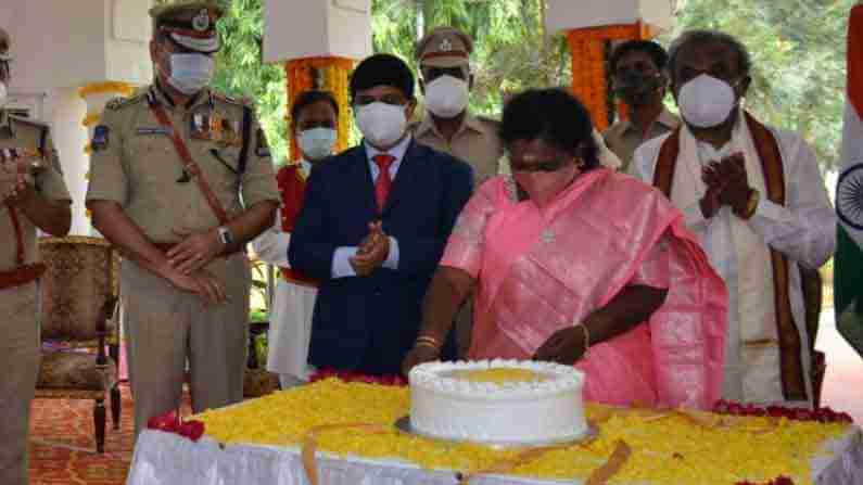 Governor Tamilisai  : తెలంగాణ గవర్నర్‌  తమిళిసై సౌందరరాజన్ కు ప్రధాని మోదీ, సీఎం కేసీఆర్ పుట్టిన రోజు శుభాకాంక్షలు