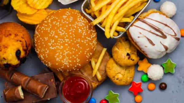These 4 Foods : ఈ 4 ఆహార పదార్థాలు రోగనిరోధక శక్తిని తగ్గిస్తాయి..! వీటికి ఎంత దూరంగా ఉంటే అంత మంచిది..
