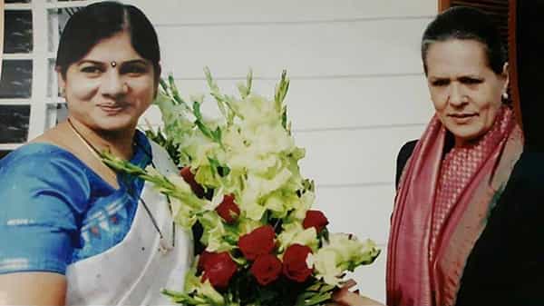 TPCC Women Congress President: చిక్కుముడి వీడింది.. టీపీసీసీ మహిళ కాంగ్రెస్ అధ్యక్షురాలిగా సునీత రావు నియామకం..