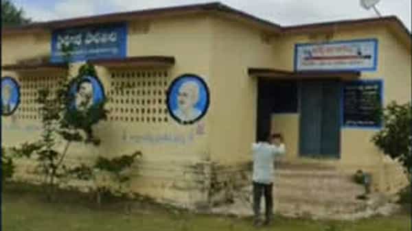 Telangana Crime News: గలీజ్గాళ్లు.. ఆన్లైన్ తరగతుల కోసం స్కూల్లో ఏర్పాటు చేసిన టీవీని చోరీ చేశారు..
