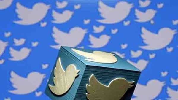 Indian Govt on Twitter: ప్రముఖుల బ్లూ టిక్ తొలగింపుపై కేంద్రం సీరియస్.. సోషల్ మీడియా సంస్థ ట్విటర్కు ఆఖరి వార్నింగ్!