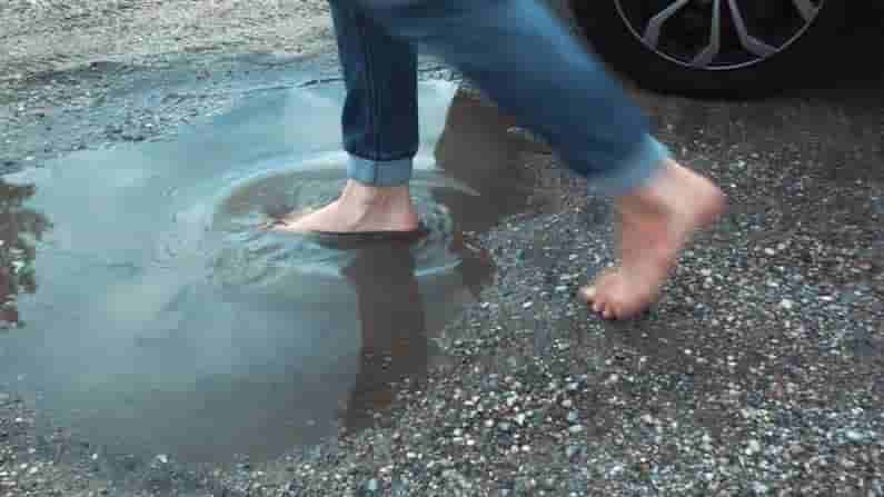 వానొచ్చింది.. రోడ్లపైకి నీరొచ్చింది.. ఆ నీటిలో నడుస్తున్నారా..? తస్మాత్ జాగ్రత్త
