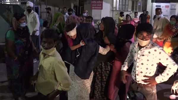 Agra: గోడ కూలి ముగ్గురు చిన్నారుల దుర్మరణం.. మరి కొంతమందికి గాయాలు..
