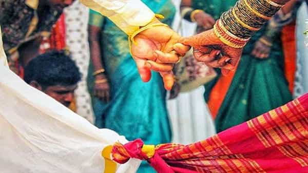 పెళ్లికి వచ్చిన అతిథులకు షాక్.. ఫంక్షన్కు వచ్చిన ఒక్కొక్కరికి రూ.1000 ఫైన్.. కారణం తెలిసి అవాక్కైన బంధువులు..