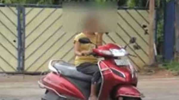 Hyderabad News : హైదరాబాద్లో ఓ యువతిపై 22 ట్రాఫిక్ చలాన్లు..! అవాక్కయిన పోలీసులు..