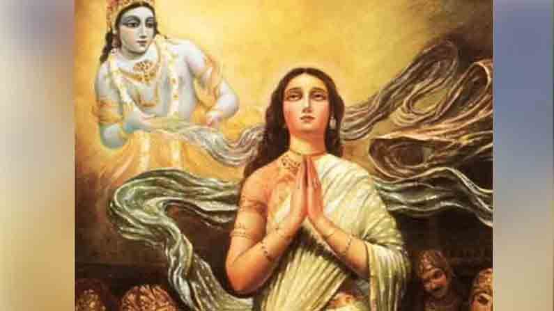 దౌపది శ్రీకృష్ణుడిని తన సోదరుడు, స్నేహితుడిగా భావించింది. వస్త్రాభరణ సమయంలో ద్రౌపది శ్రీకృష్ణుడిని గుర్తుచేసుకోగానే.. ఆమెకు సహాయమందించాడు. కష్ట సమయాల్లో మనం ఎల్లప్పుడూ మన స్నేహితుడికి సహాయం చేయాలని అప్పుడే కృష్ణుడు బోధించాడు. 