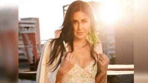 అమ్మడి వయసు పెరుగుతుందా..? తగ్గుతుందా..? అందంతో అదరహో అనిపిస్తున్న కత్రినా