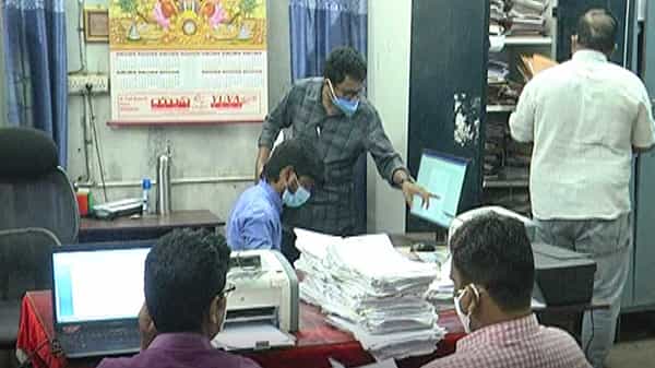 ACB Raids : విశాఖజిల్లా తహసీల్దార్ కార్యాలయాల్లో రెండోరోజూ కొనసాగుతోన్న ఏసీబీ తనిఖీలు