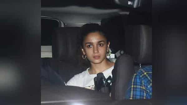 Alia Bhatt: ముంబైకి పయనమైన ముద్దుగుమ్మ.. ఆర్ఆర్ఆర్ షూటింగ్ కంప్లీట్ చేసిన ఆలియా..