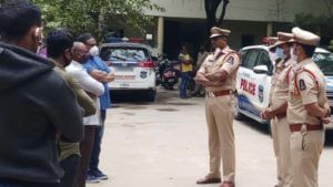 Hyderabad Police: తగ్గేదేలే అంటే తాట తీస్తాం.. రౌడీషీటర్లకు హైదరాబాద్ పోలీసుల హెచ్చరిక..