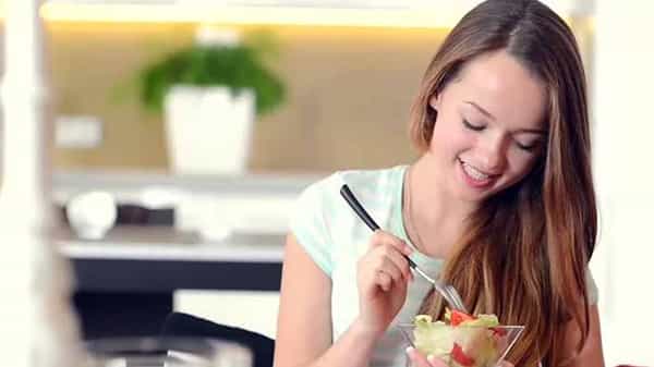 Anti Aging Food: ఈ ఆహారాన్ని మీ డైట్లో భాగం చేసుకోండి.. వృద్ధాప్యాన్ని దరి చేరనివ్వకండి. ఇంతకీ అవేంటంటే..