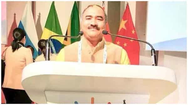 కోల్కతాలో ఫేక్ సీబీఐ అధికారి అరెస్టు.. ఇంటరాగేషన్ లో ఏం చెప్పాడంటే ...?