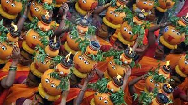 Laldarwaja Bonalu: బోనాలతో సందడిగా మారిన భాగ్యనగరం.. సింహవాహినిగా లాల్ దర్వాజా అమ్మవారు..