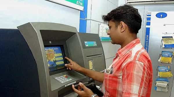 SBI ATM క్యాష్ మెషిన్ నుండి డబ్బు డిపాజిట్ చేస్తున్నప్పుడు.. మధ్యలో నిలిచిపోతే ఇలా చేయాలి.. ఎలా ఫిర్యాదు చేయాలో తెలుసుకోండి ..