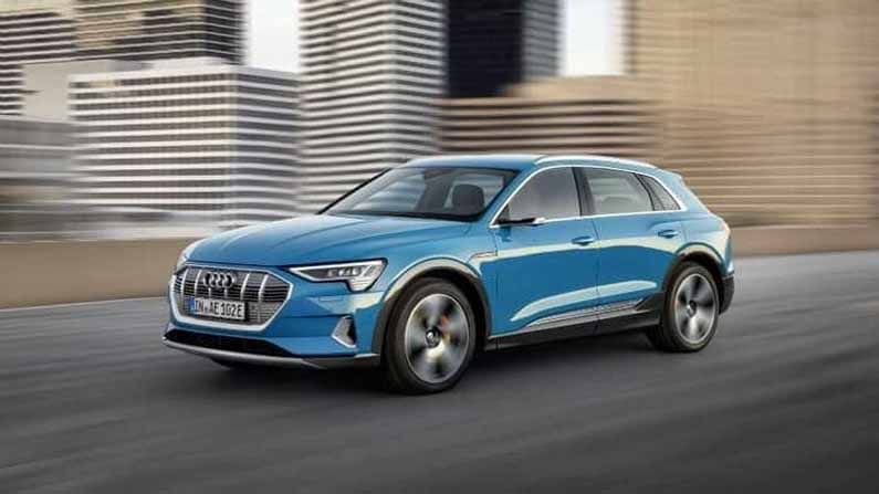 Audi E-Tron: ప్రస్తుతం కార్ల తయారీ కంపెనీలు రకరకాల మోడళ్లలో కార్లను మార్కెట్లో విడుదల చేస్తున్నాయి. ద్విచక్ర వాహనాల నుంచి కార్ల వరకు అన్ని మోడళ్లు విడుదలవుతున్నాయి. కరోనా కాలంలో నష్టపోయిన కంపెనీలు కస్టమర్లను మరింతగా ఆకట్టుకునేందుకు వివిధ రకాల ఆఫర్లు, కొత్త కొత్త కార్లను అందుబాటులోకి తీసుకువస్తున్నాయి. ఇప్పటికే వివిధ కార్ల కంపెనీలు కొత్త కొత్త మోడళ్లను మార్కెట్లోకి వదులుతున్నాయి.