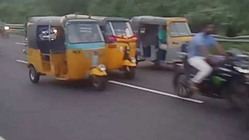 Auto-Rickshaw Race: చెన్నై రోడ్లపై ఆటో రేస్.. హడలిపోయిన ప్రయాణికులు.. సోషల్ మీడియాలో వీడియో హల్‌చల్..