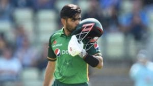 ENG vs PAK: విరాట్ కోహ్లీ, రోహిత్ శర్మల రికార్డులను బద్దలు కొట్టిన పాకిస్తాన్ కెప్టెన్..!