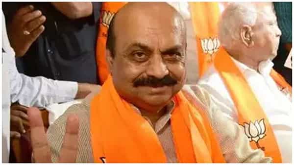 కుటుంబ సభ్యుల ఆటపాటల మధ్య కర్ణాటక కొత్త సీఎం బసవ రాజ్ బొమ్మై హర్షం