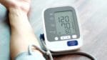 Blood Pressure: ఒక్క చేతితో రక్తపోటును తనిఖీ చేసుకోవడం మంచిదేనా? అసలు బీపీ చెక్ చేసుకునే విధానం ఏమిటి?