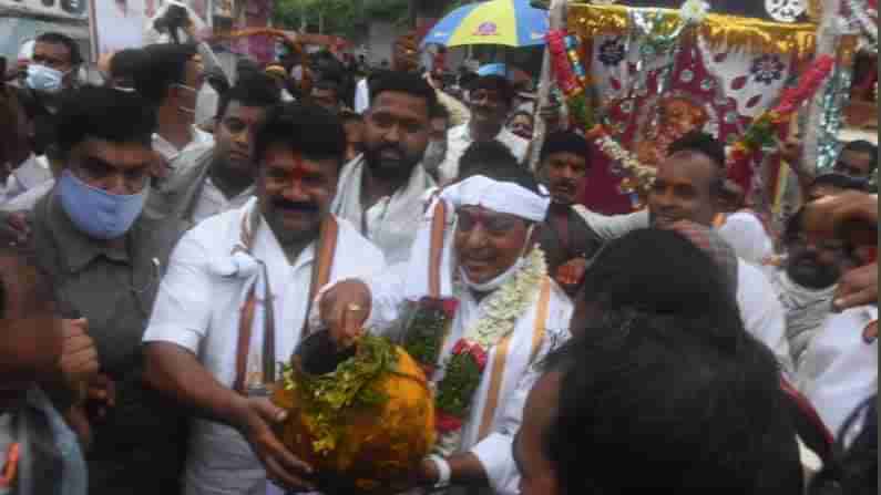 Bonalu: అమ్మా బైలెల్లినాదో.. తల్లీ బైలెల్లినాదో.. అంటూ భాగ్యనగరం సహా యావత్ తెలంగాణం బోనమెత్తుకుంటోంది