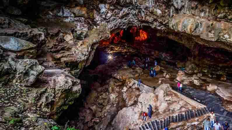 Borra Caves: బొర్రాగుహల ప్రాంతంలో స్టోన్‌ మాఫియా, రంగురాళ్లకోసం యధేచ్చగా తవ్వకాలు, పొంచి ఉన్న ముప్పు.!