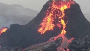 Beautiful images from Space: అగ్నిపర్వతం బద్దలు అవుతుంటే అంతరిక్షం నుంచి ఎలా కనిపిస్తుందో తెలుసా?