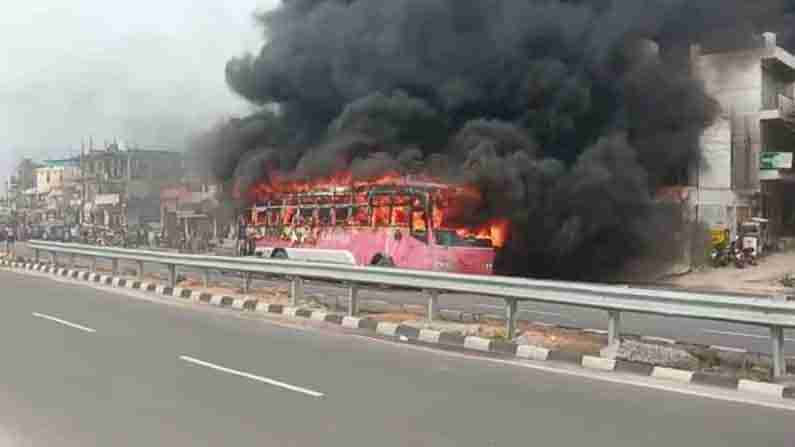 RTC Bus Fire: మంటల్లో కాలి బూడిదైన ఆర్టీసీ బస్సు.. 25 మంది ప్రయాణికులు సేఫ్..