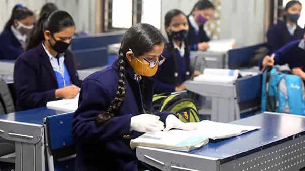 CBSE Exams: సరికొత్త విధానానికి తెర తీస్తోన్న సీబీఎస్ఈ.. ఒకే ఏడాదిలో రెండు బోర్డ్ ఎగ్జామ్స్ నిర్వహించాలని.