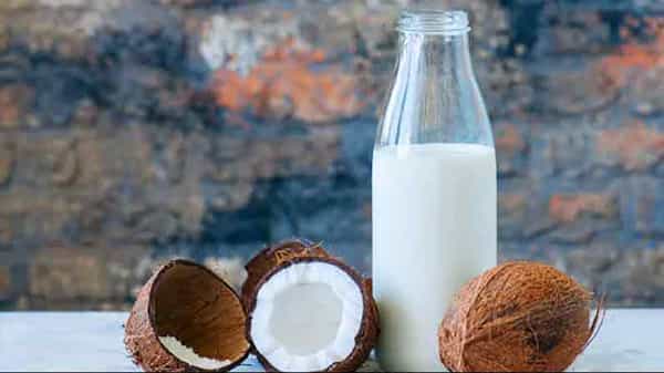 Coconut Milk Benefits: కొబ్బరి పాలతో జుట్టు, చర్మ సమస్యలకు చెక్.. ఇలా వాడితే ప్రయోజనాలు ఎక్కువే అంటున్న నిపుణులు...