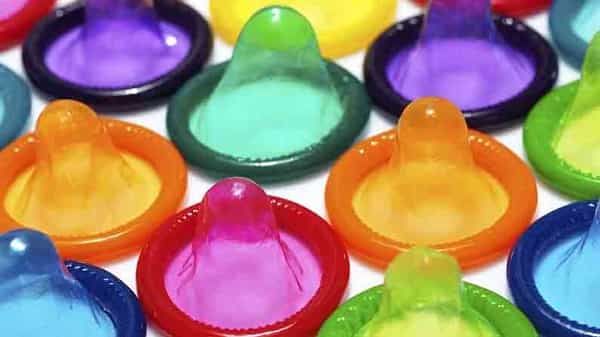 Free Condoms: ఐదో తరగతి ఆపై విద్యార్థులకు కండోమ్స్ తప్పనిసరి.. సంచలన నిర్ణయం తీసుకున్న పబ్లిక్ స్కూల్స్ ఎడ్యుకేషన్. ఎక్కడో తెలుసా?
