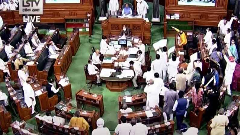 Parliament: “పెగాసస్‌” ప్రకంపనలతో దద్దరిల్లిన పార్లమెంటు.. స్పీకర్‌పై కాగితాలు విసిరేసిన ప్రతిపక్ష ఎంపీలు..!