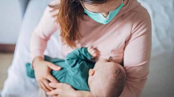 Corona infected Moms: కరోనా పాజిటివ్ వచ్చిన తల్లి.. తన బిడ్డకు పాలు ఇవ్వవచ్చా? పరిశోధనలు ఏమంటున్నాయి?